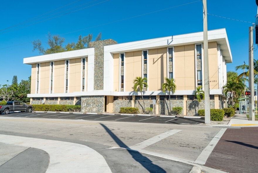 4101 N Andrews Ave, Fort Lauderdale, FL à louer - Photo du bâtiment - Image 1 de 53