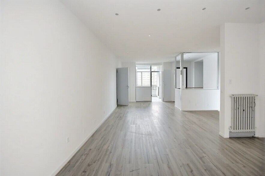 Office in Paris for lease - Interior Photo - Image 2 of 8