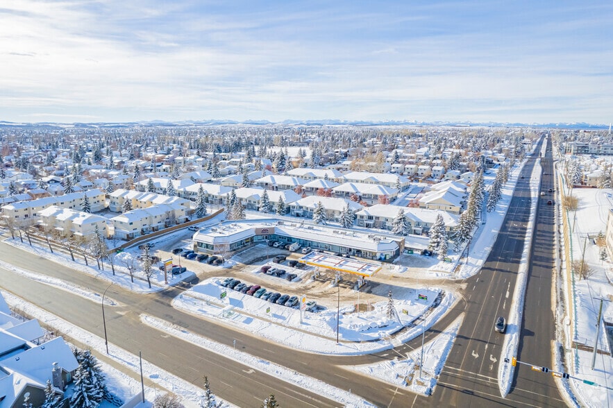 15 Millrise Blvd SW, Calgary, AB à vendre - Aérien - Image 3 de 3