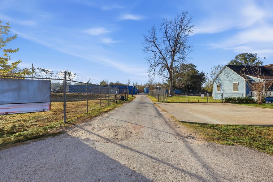 522 Crenshaw Rd, Pasadena, TX à vendre - Photo du bâtiment - Image 2 de 10