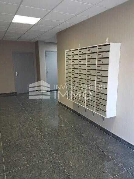 Office in Ris-Orangis for lease - Interior Photo - Image 3 of 4