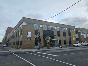 280 Rue Sauvé O, Montréal, QC for lease Building Photo- Image 1 of 10
