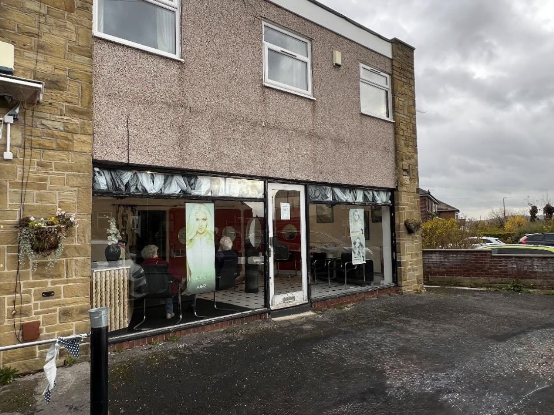 78 Sunny Bank Rd, Mirfield for lease Primary Photo- Image 1 of 2