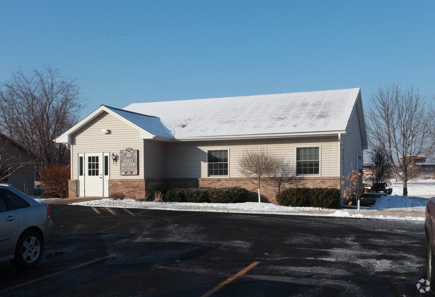 1813 Wilson St, Menomonie, WI for sale - Building Photo - Image 2 of 2