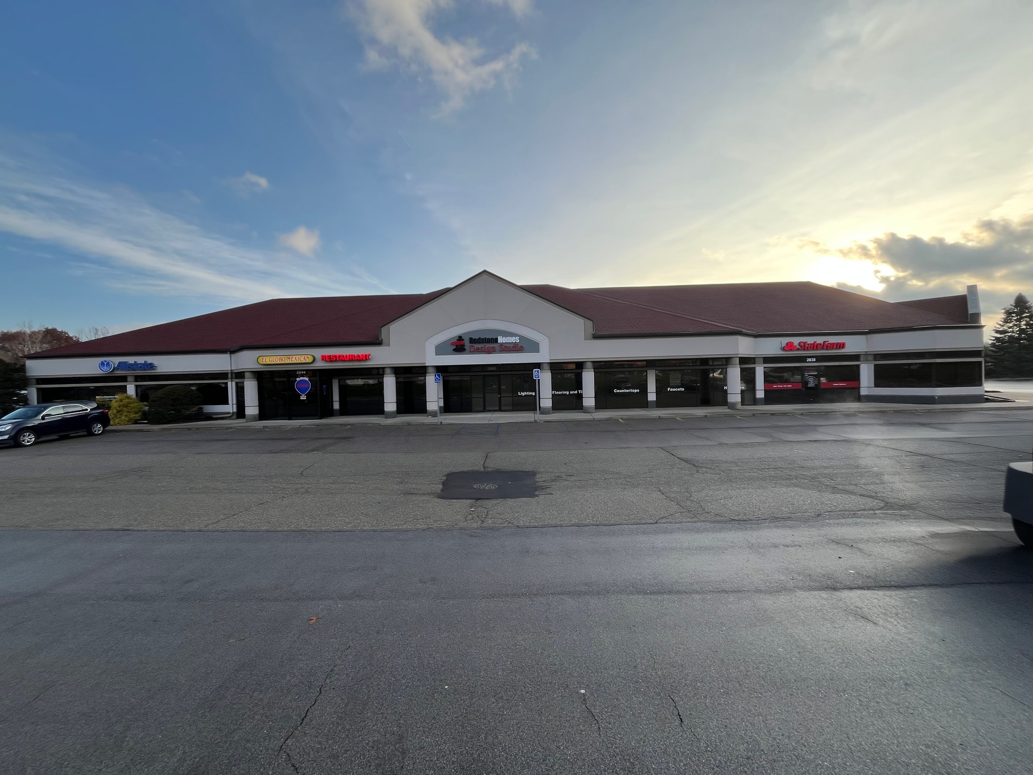 2840-2860 E Beltline Ave NE, Grand Rapids, MI for lease Building Photo- Image 1 of 6