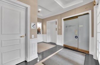 410 Pine St SE, Vienna, VA for lease Interior Photo- Image 1 of 3