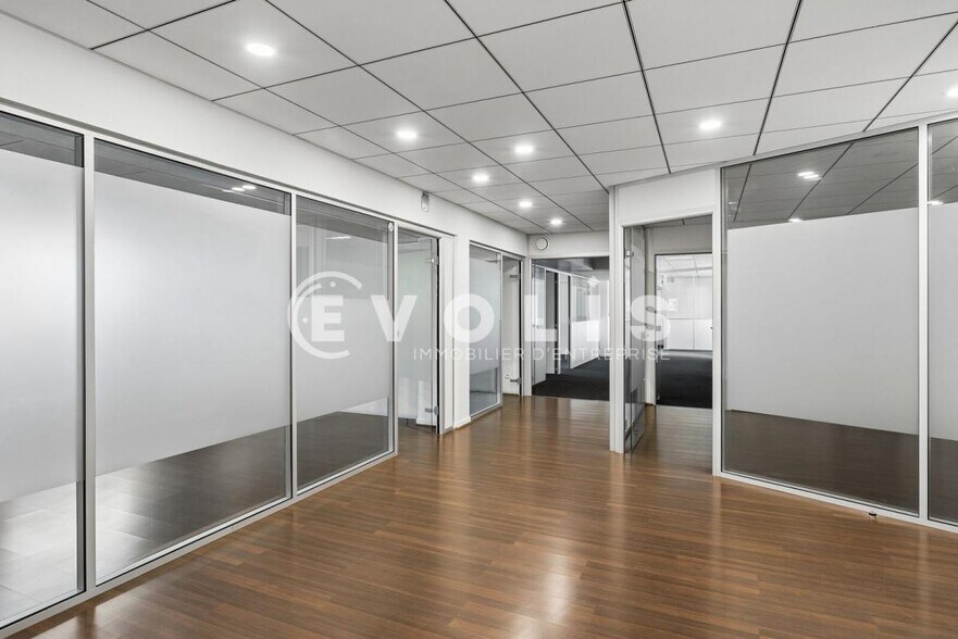 13 Rue Des Emeraudes, Lyon for lease - Interior Photo - Image 2 of 4
