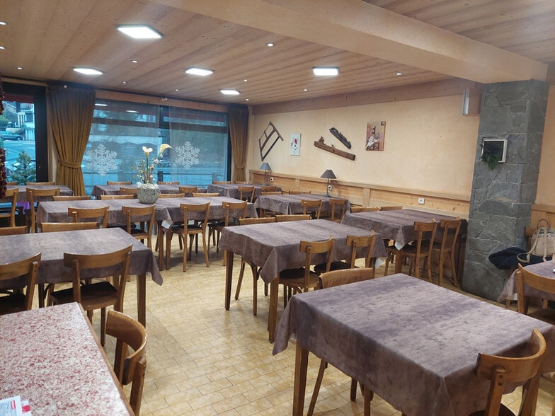 Retail in Glières-Val-de-Borne for sale - Building Photo - Image 2 of 12