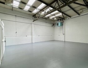 1-17 Kembrey Park, Swindon à louer Photo intérieure- Image 1 de 4