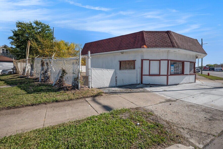 8300 Livernois Ave, Detroit, MI à vendre - Photo du bâtiment - Image 2 de 16