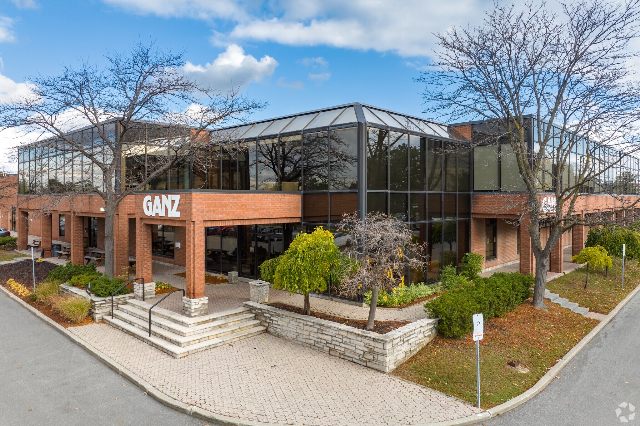 525 Hanlan Rd, Vaughan, ON à vendre Photo principale- Image 1 de 1