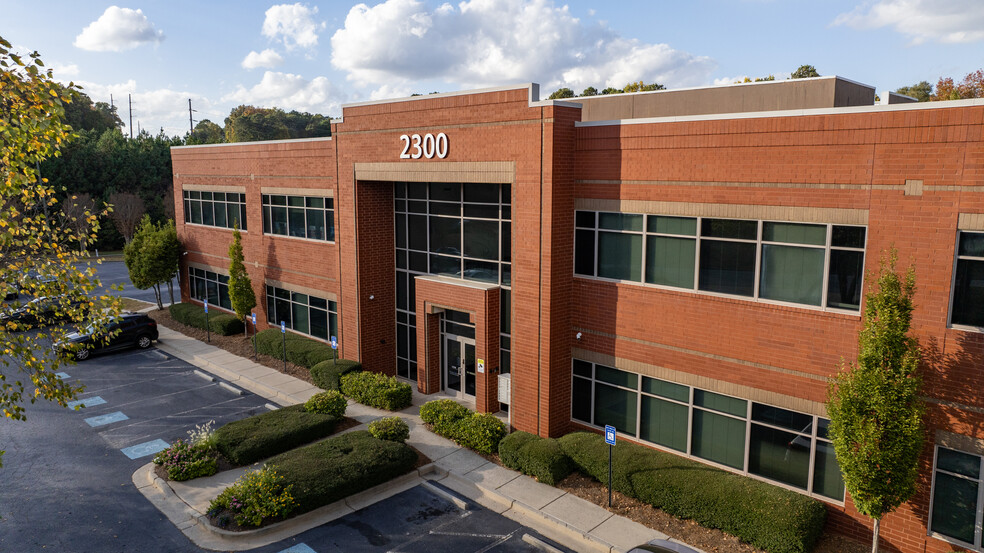 2300 Camp Creek Pky, College Park, GA for lease - Building Photo - Image 1 of 19