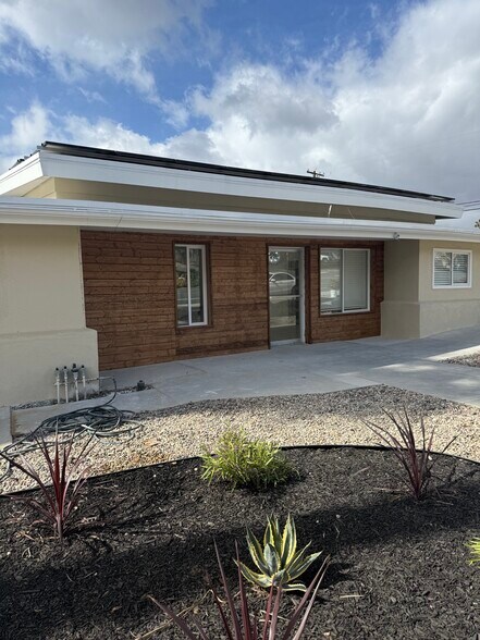 592-596 N Westwind Dr, El Cajon, CA à vendre - Photo du bâtiment - Image 3 de 5