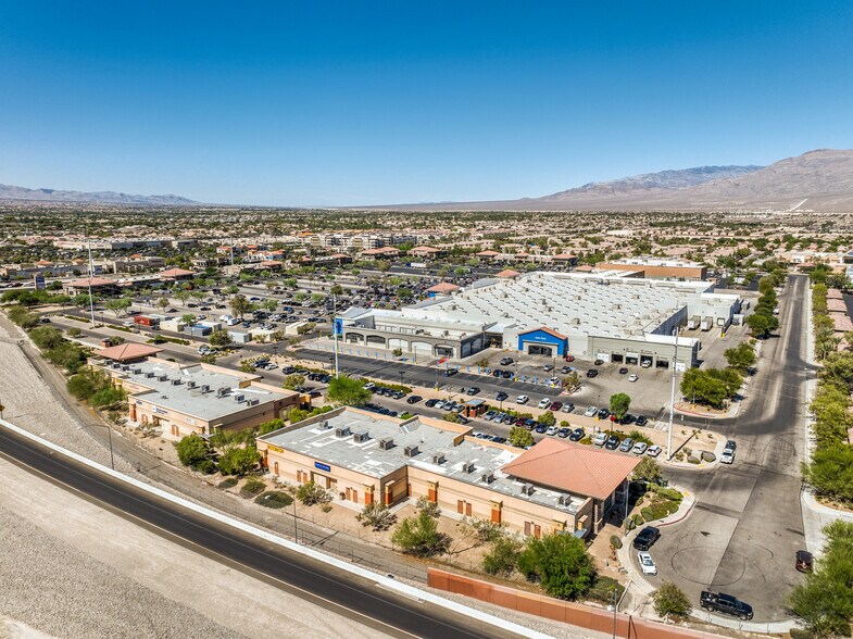 6390 Decatur Blvd, North Las Vegas, NV à louer - Photo du bâtiment - Image 2 de 9
