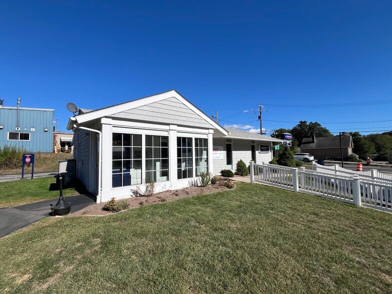 116 Bridge Rd, Haddam, CT à louer - Photo du bâtiment - Image 3 de 8