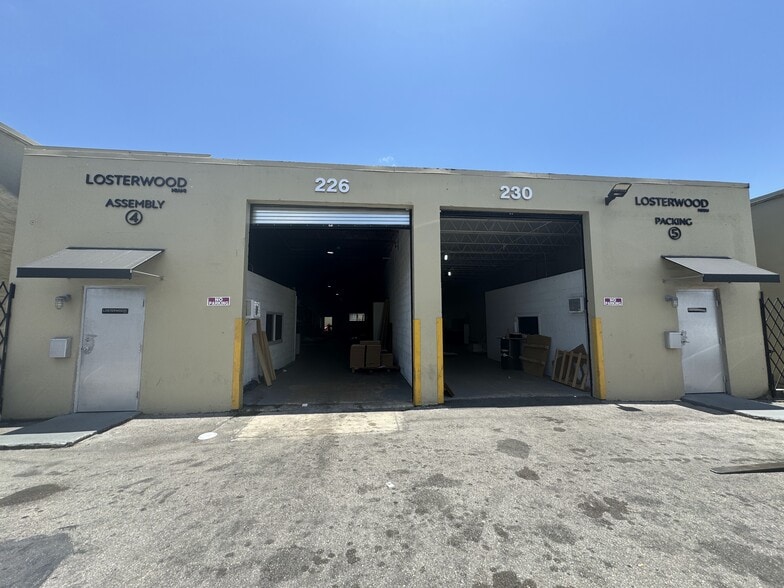 230-226 W 24th St, Hialeah, FL for lease - Building Photo - Image 2 of 7