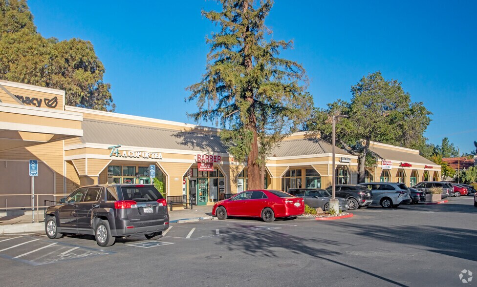 15525-15569 Union Ave, Los Gatos, CA à louer - Photo du bâtiment - Image 3 de 10