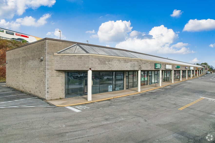 1701 Lincoln Hwy, North Versailles, PA à louer - Photo du bâtiment - Image 3 de 5