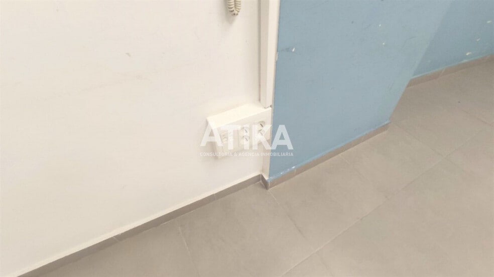 Retail in València for lease - Building Photo - Image 3 of 6