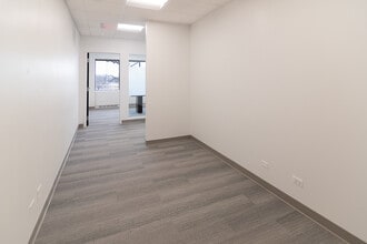 1051 Perimeter Dr, Schaumburg, IL for lease Interior Photo- Image 2 of 7