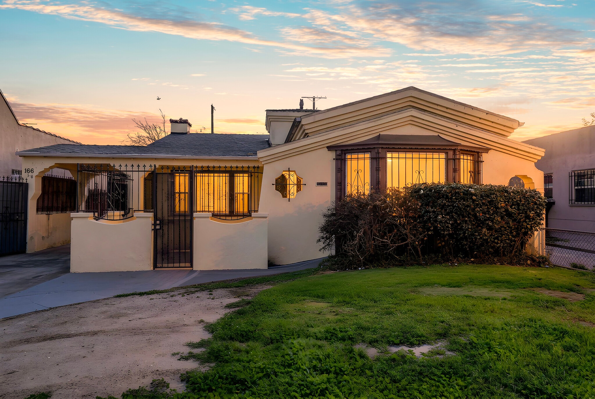162 W 65th St, Los Angeles, CA for sale Primary Photo- Image 1 of 33