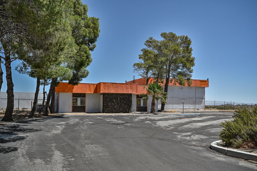 1100 Monache Mountain ave, Inyokern, CA à louer - Photo du bâtiment - Image 2 de 9