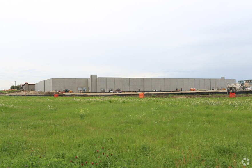 1325 Airport Blvd, Napa, CA à louer - Photo du bâtiment - Image 2 de 12