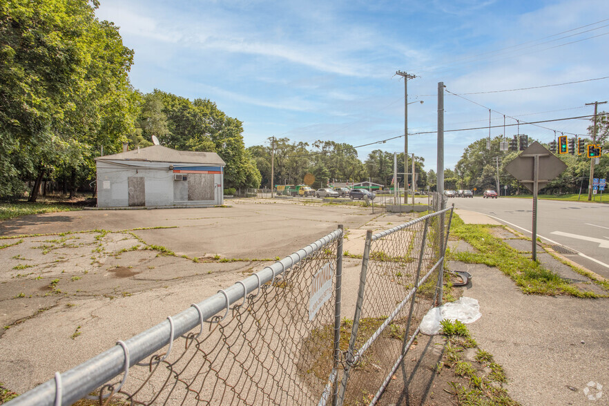 5055 Northern Blvd, Glen Head, NY for sale - Building Photo - Image 3 of 5