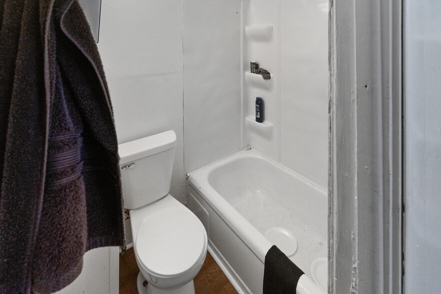 765 Howland Ave, Toledo, OH à vendre - Photo du bâtiment - Image 2 de 17