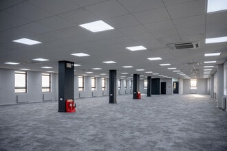 Basing Vw, Basingstoke for lease Interior Photo- Image 2 of 8