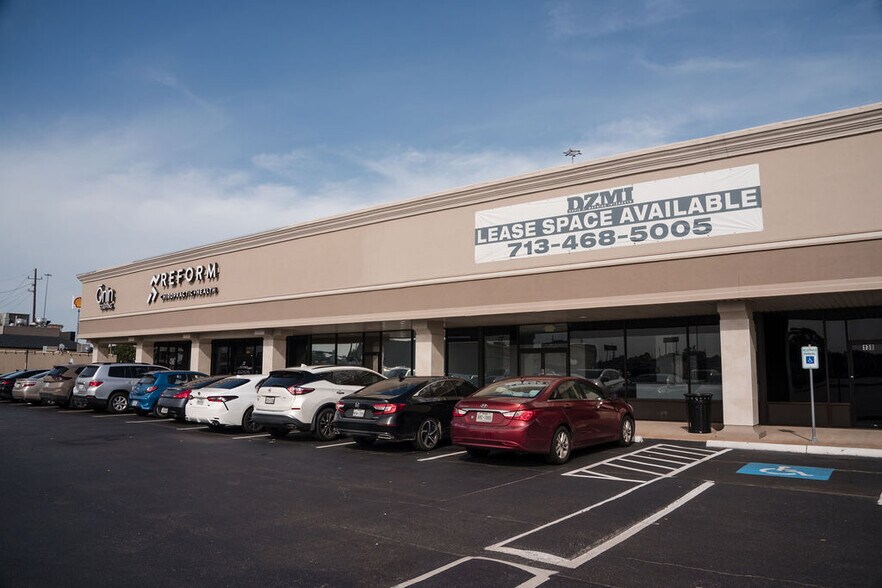 210-264 1st St W, Humble, TX for lease - Building Photo - Image 3 of 7