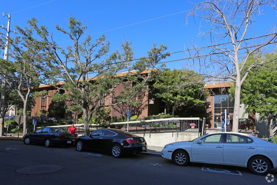 3000 Colby St, Berkeley, CA à louer - Photo du bâtiment - Image 2 de 9