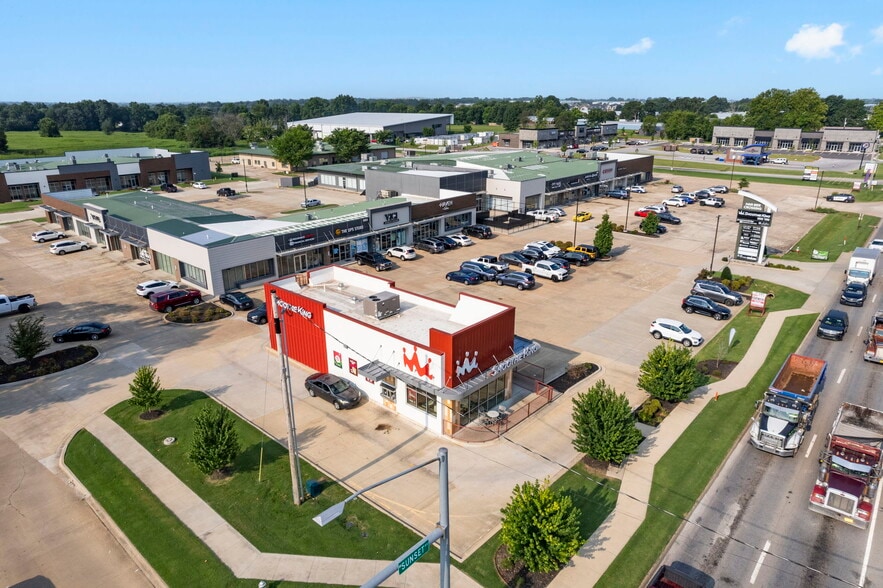 1395 E Henri De Tonti Blvd, Springdale, AR for lease - Building Photo - Image 2 of 28