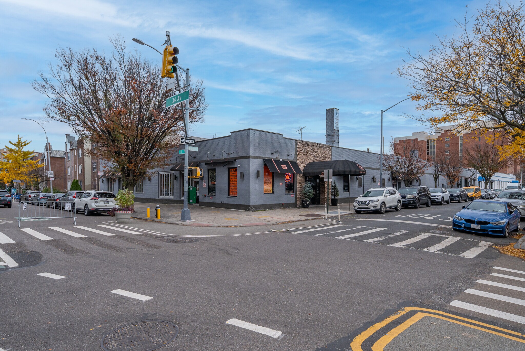 7002 34th Ave, Jackson Heights, NY à vendre Photo principale- Image 1 de 2
