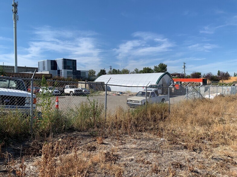 412 36 Ave, Calgary, AB à vendre - Photo du bâtiment - Image 3 de 6