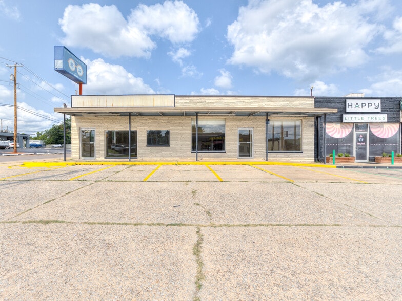 6601 N May Ave, Oklahoma City, OK for lease - Building Photo - Image 2 of 3