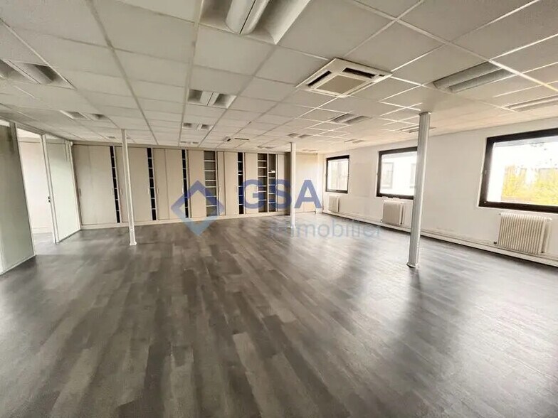 Bureau dans Lisses à louer - Photo intérieure - Image 2 de 9