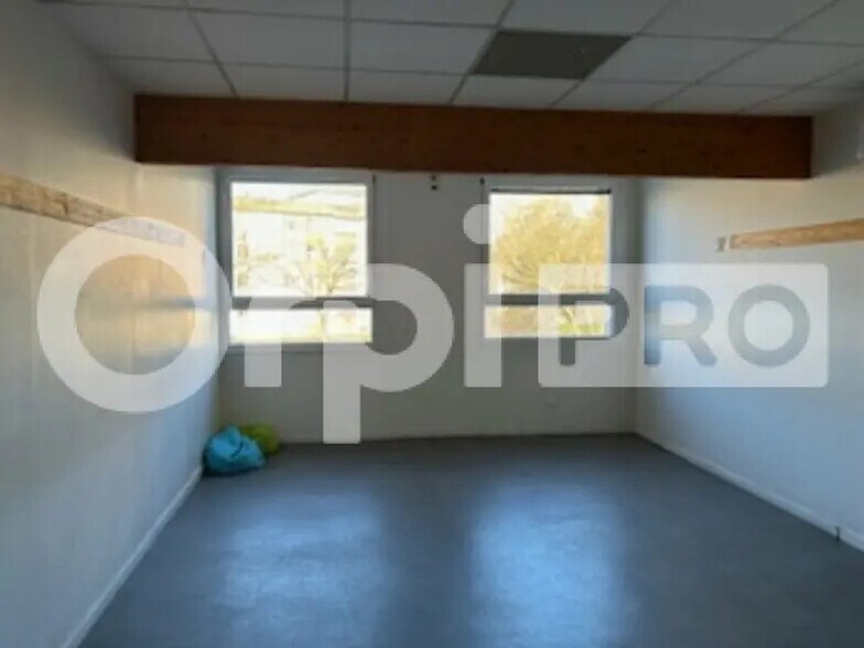 Office in Villefranche-sur-Saône for lease - Interior Photo - Image 3 of 8