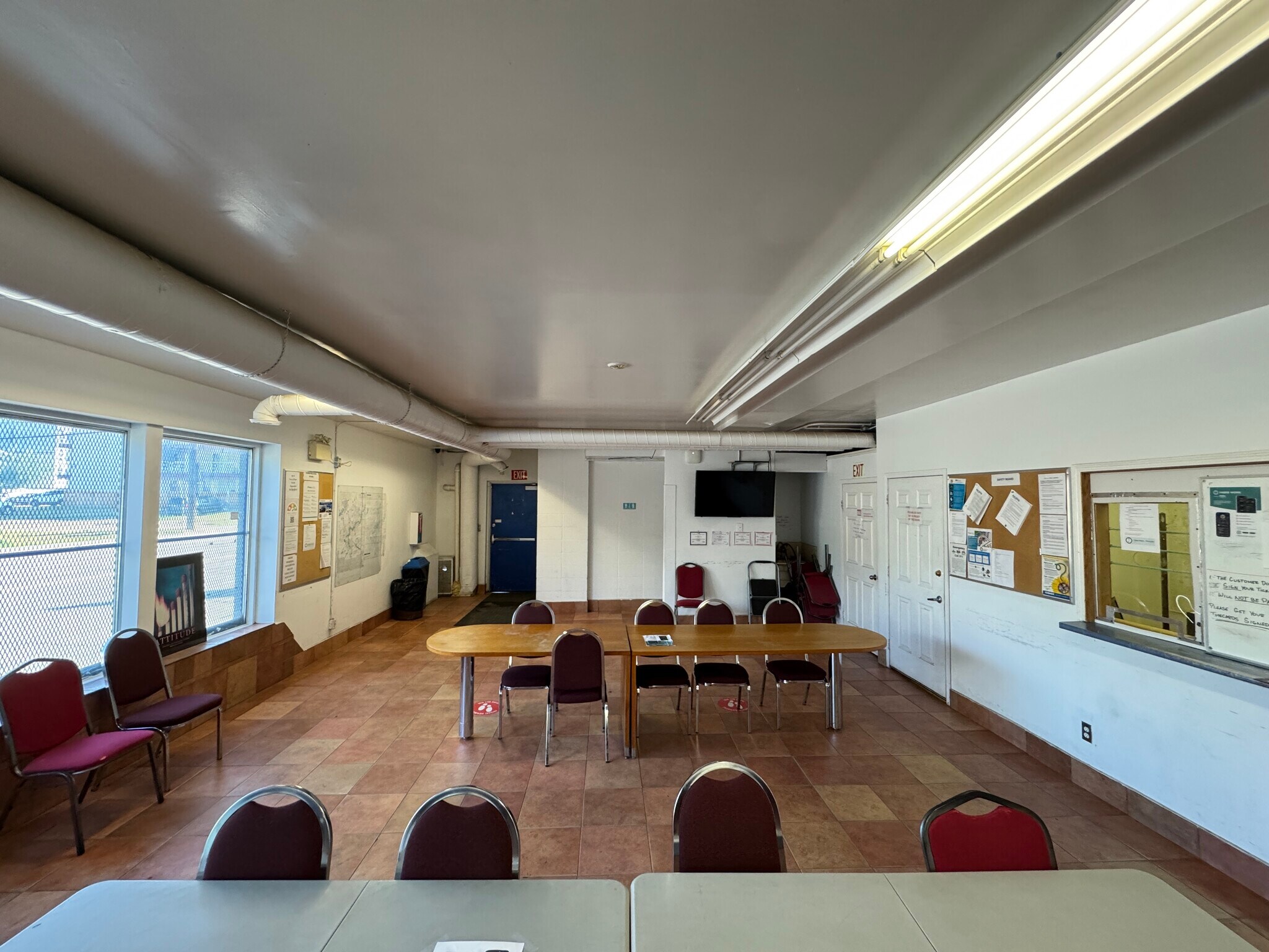 10335 95th St NW, Edmonton, AB à louer Photo intérieure- Image 1 de 6