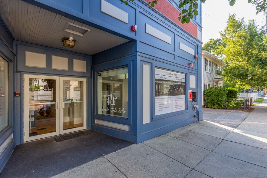 310 Court St, Plymouth, MA à vendre - Photo du bâtiment - Image 1 de 18