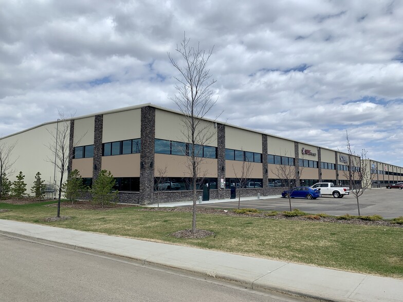 4412-4428 Roper Rd NW, Edmonton, AB for lease - Building Photo - Image 3 of 3