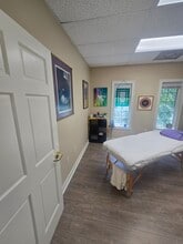 700 Old Roswell Lakes Pky, Roswell, GA for lease Interior Photo- Image 2 of 11