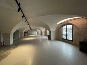 Office in Lyon for lease Interior Photo- Image 2 of 9