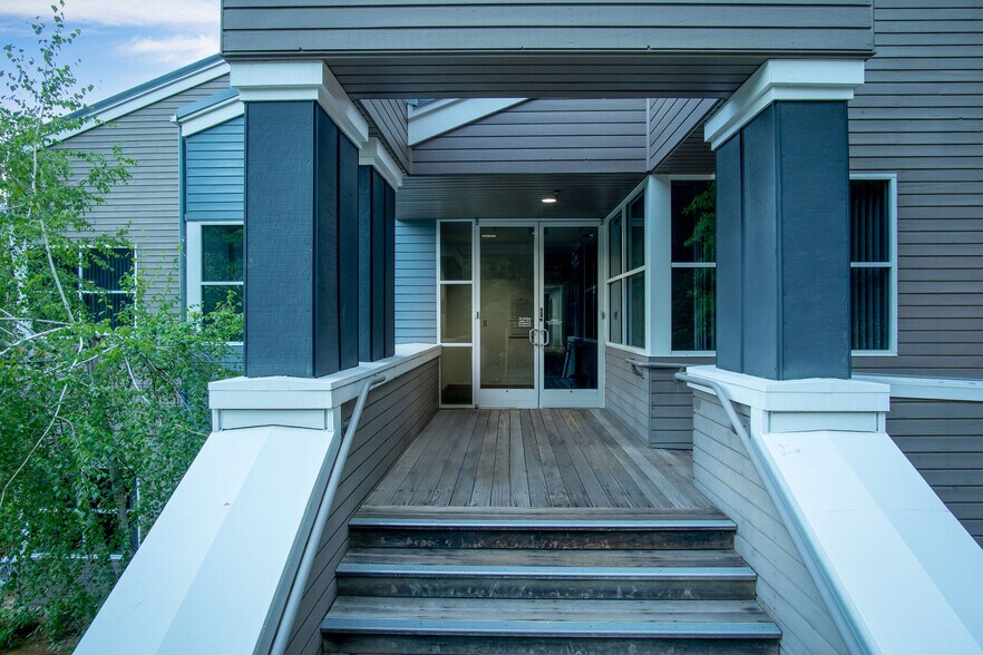 350 Crown Point Cir, Grass Valley, CA à vendre - Photo du bâtiment - Image 3 de 20