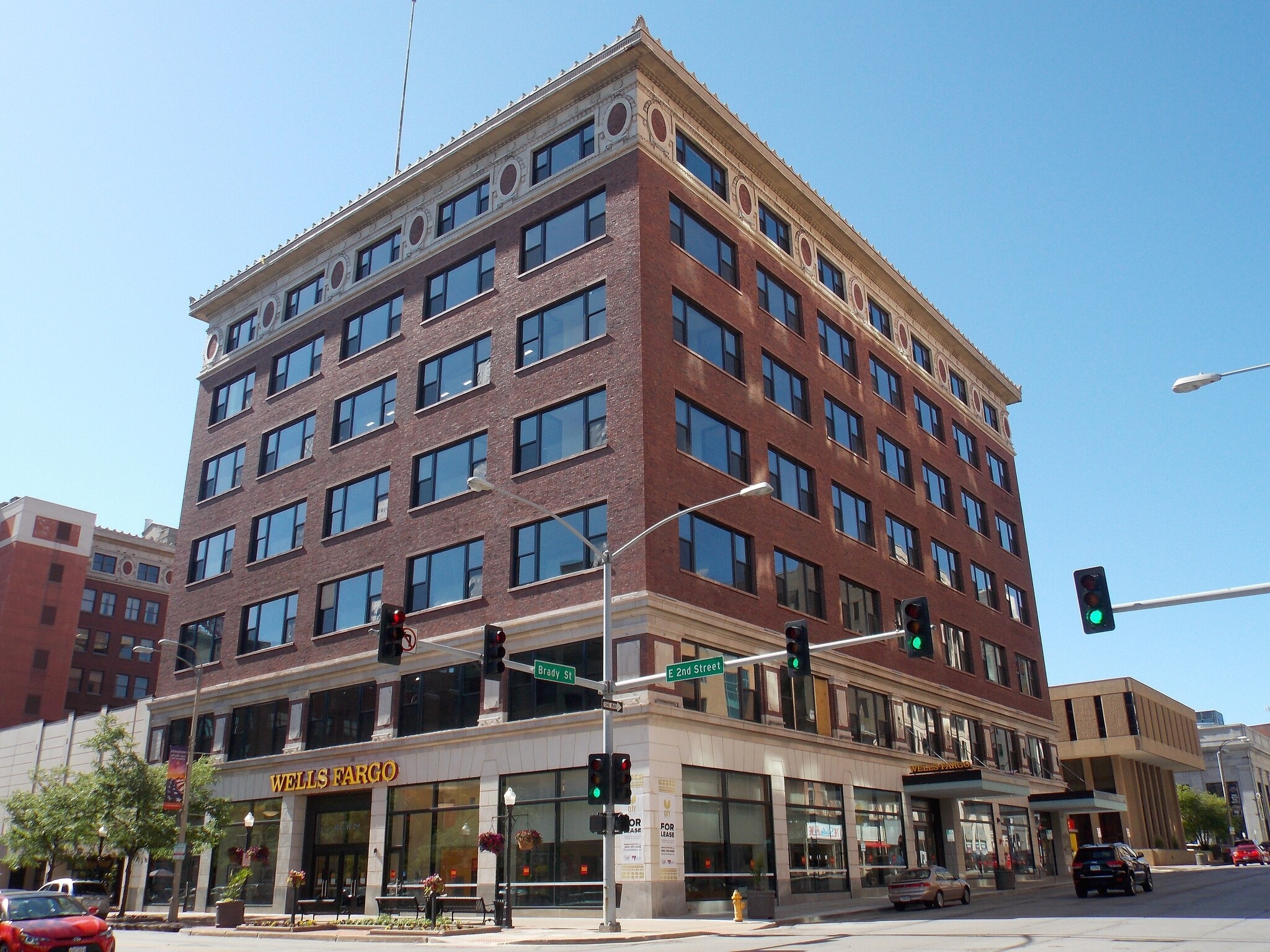 102 W 2nd St, Davenport, IA for lease Building Photo- Image 1 of 12