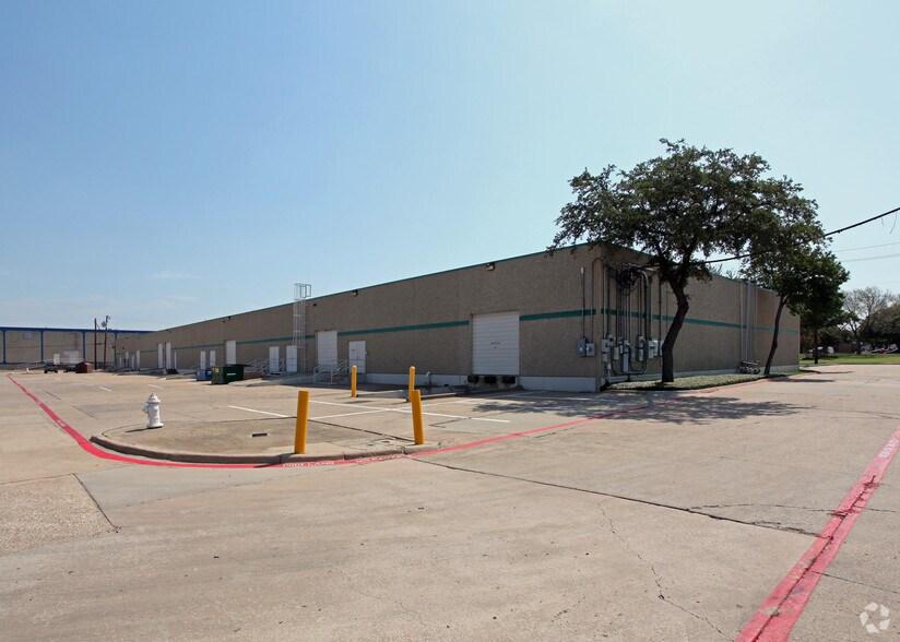 12901-12919 Valley Branch Ln, Farmers Branch, TX à louer - Photo du bâtiment - Image 3 de 3