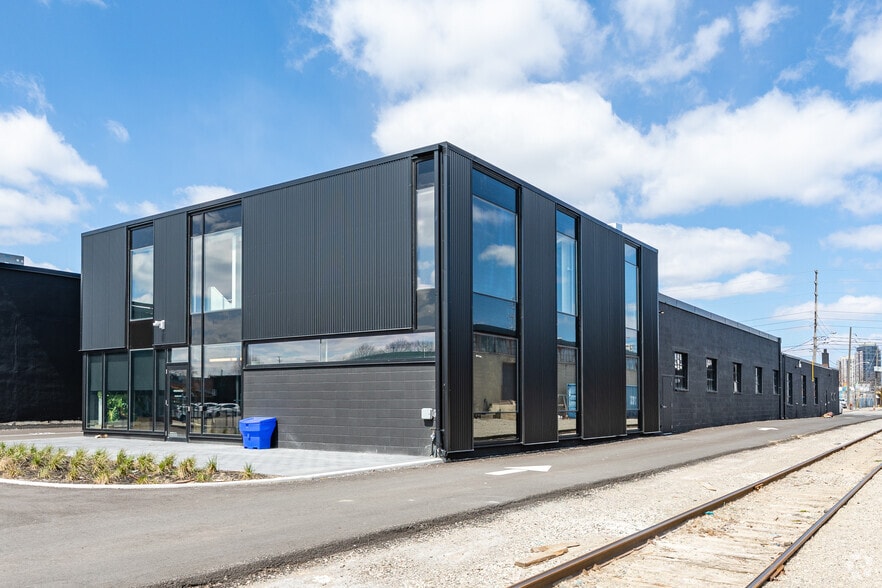 39 Advance Rd, Toronto, ON for sale - Building Photo - Image 3 of 3