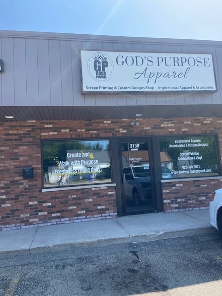 313 E Calumet St, Appleton, WI for lease - Building Photo - Image 3 of 9