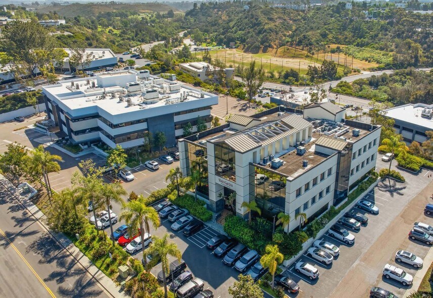 5755 Oberlin Dr, San Diego, CA à vendre - Photo du bâtiment - Image 2 de 3