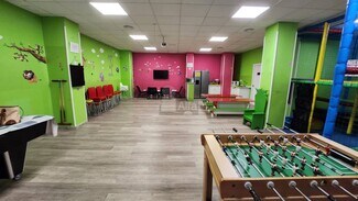 Plus de détails pour Multi-résidentiel à vendre